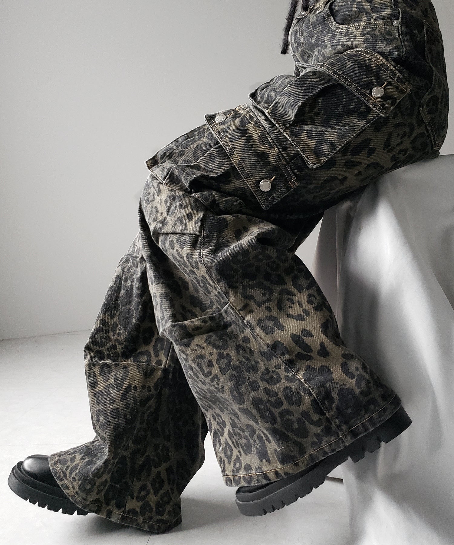 【 ２color ／ ４size 】レオパードヴィンテージタックワイドカーゴデニム ／ leopard vintage tuck wide cargo denim