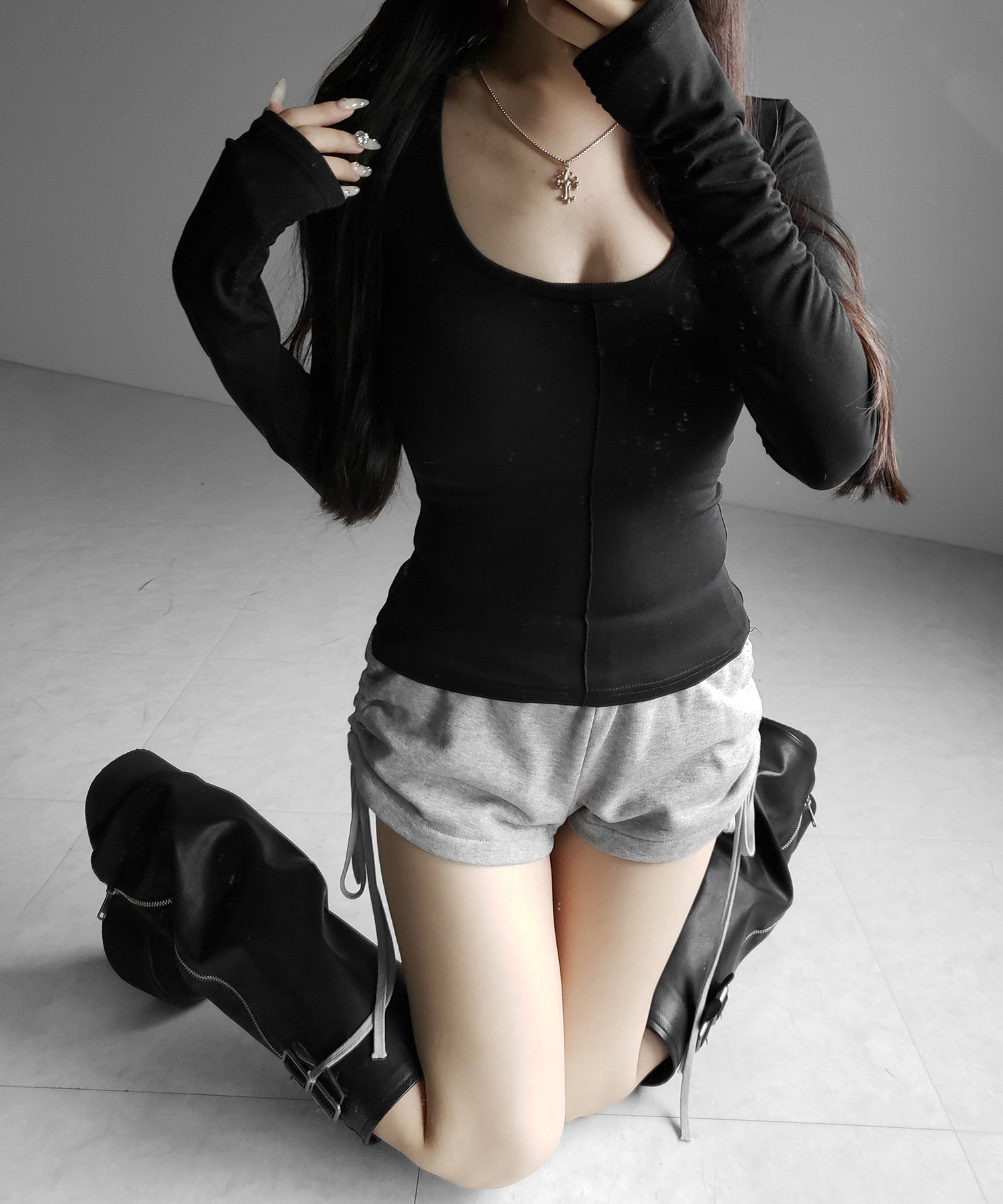 オープンネックタイトフィットルーズドレープ長袖Ｔシャツ ／ open neck tight fit loose drape long sleeve T-shirts