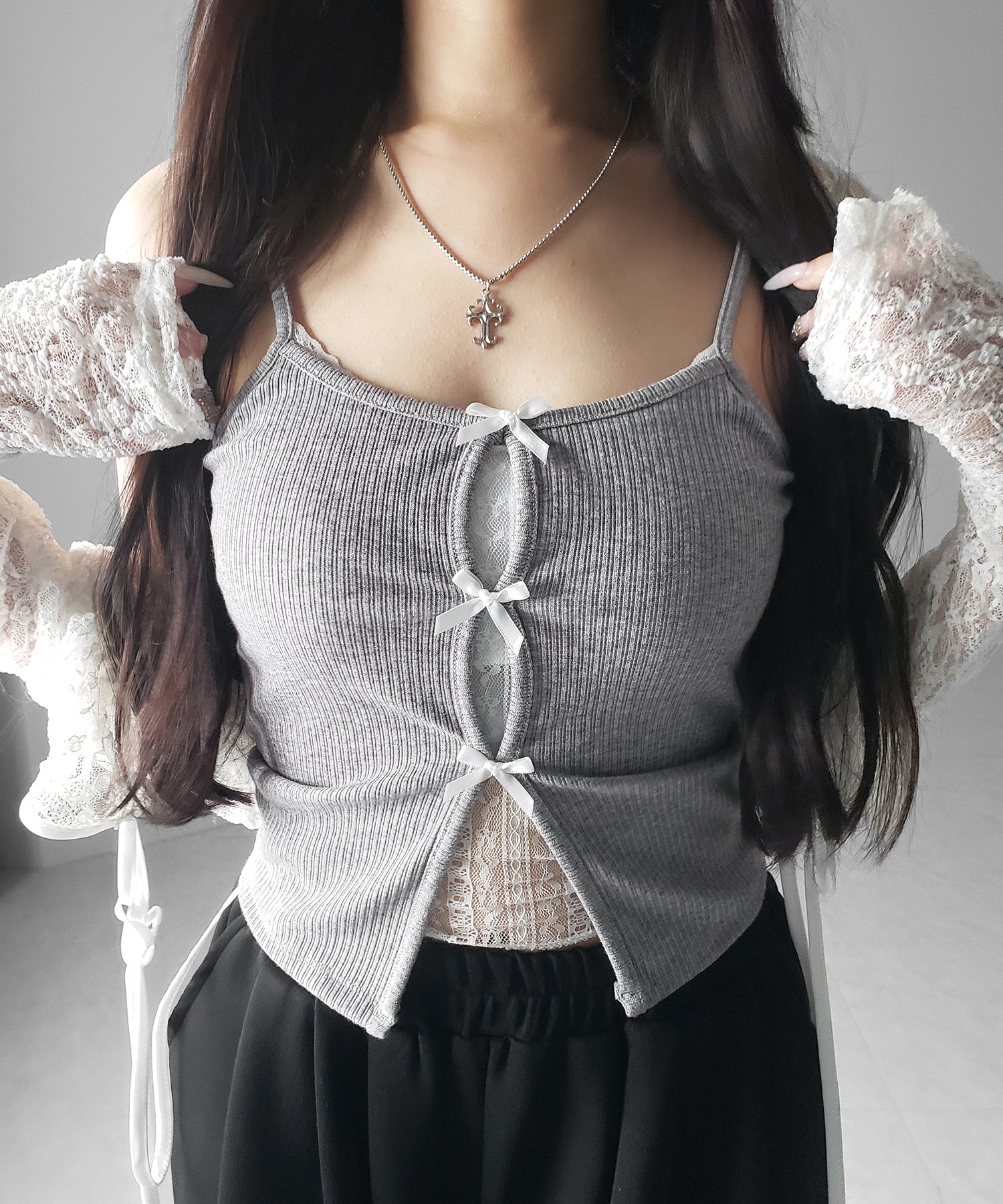 フロントリボンレースレイヤードリブキャミソール ／Front ribbon lace layered ribbed camisole