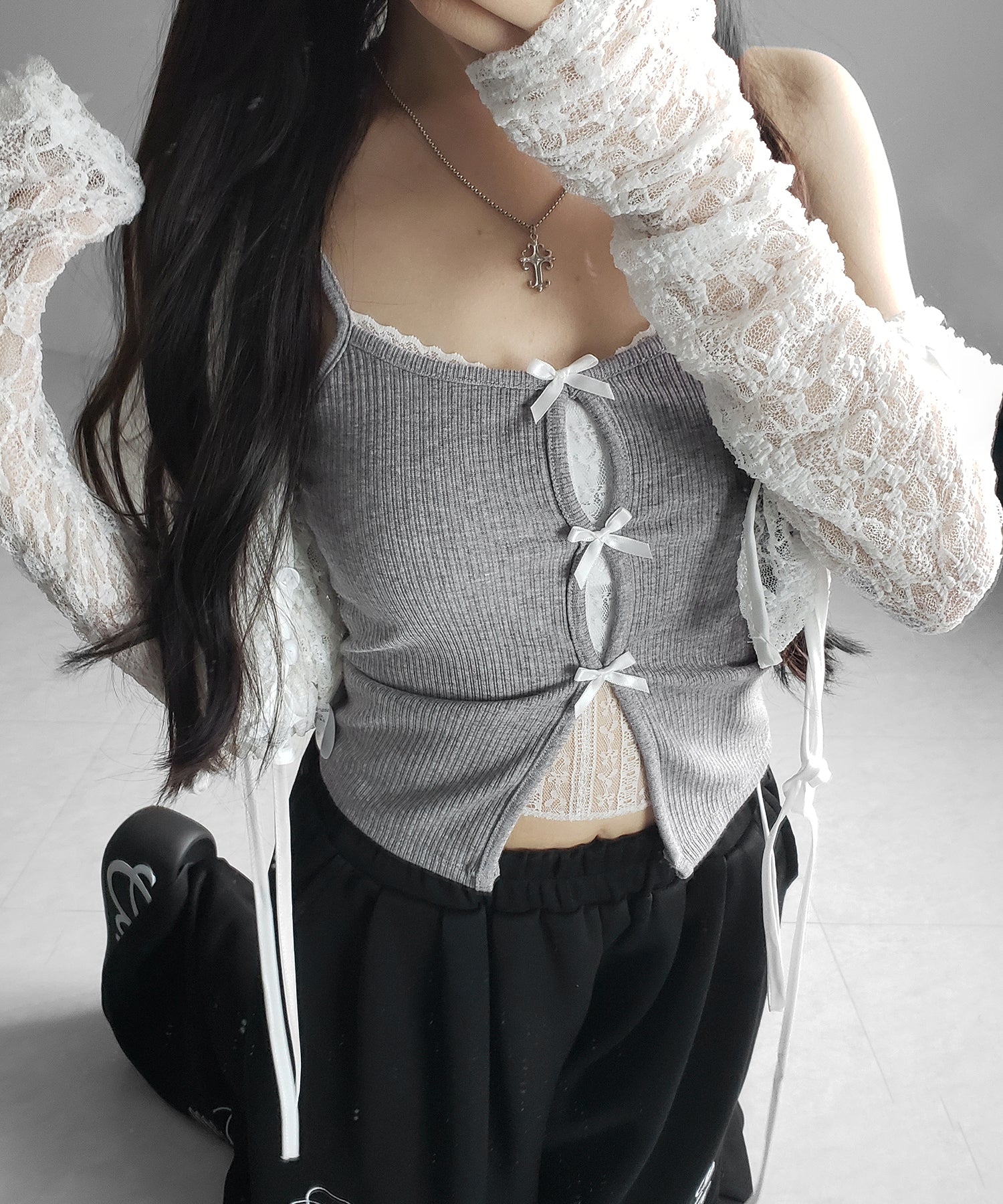 フロントリボンレースレイヤードリブキャミソール ／Front ribbon lace layered ribbed camisole