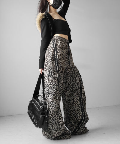 【 裾絞り可能２WAY 】レオパードヴィンテージサイドラインタックワイドスウェットパンツ ／ leopard vintage side line tuck wide sweatpants