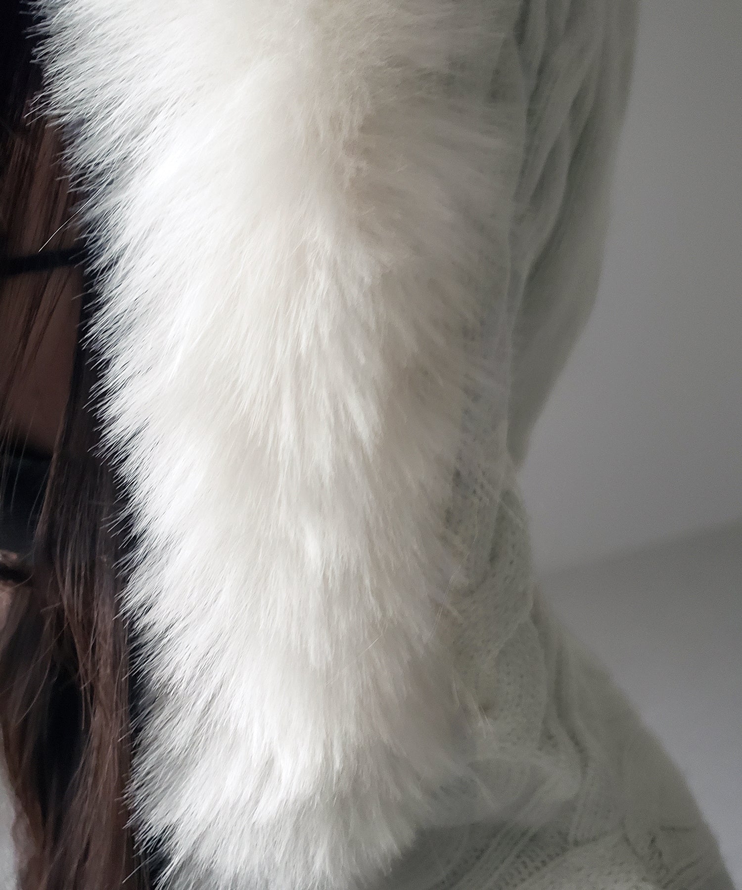 ファーフーディダブルジップショートニットパーカー ／ Fur hooded double zip short knit hoodie