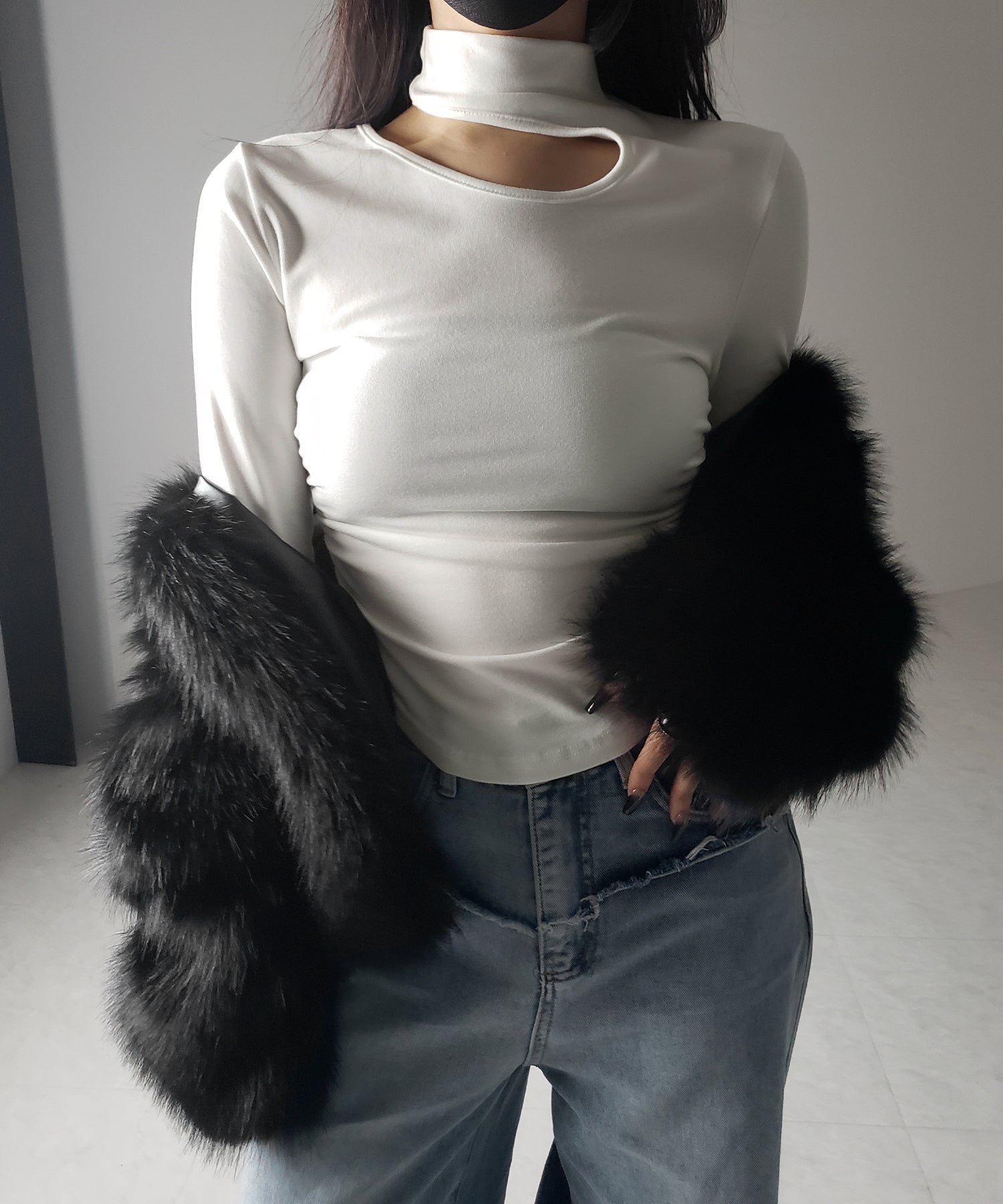 【 ２color 】カットアウトアシメチョーカーカットソートップス ／cutout asymmetry choker cutsew tops
