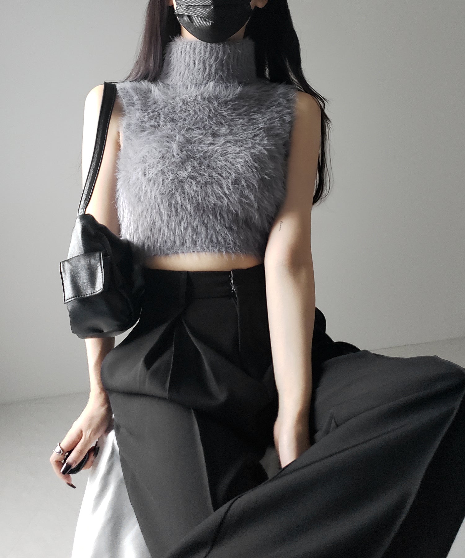 【 ３color 】タートルネックショートシャギーノースリニットトップス ／ turtleneck short shaggy nosleeve knit tops