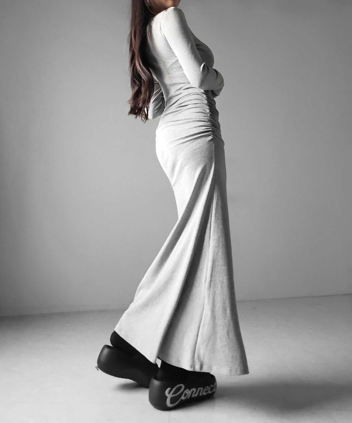 スクエアネックシャーリングマーメイド長袖ロングタイトワンピ ／ Square neck shirring mermaid long-sleeved long tight onepiece