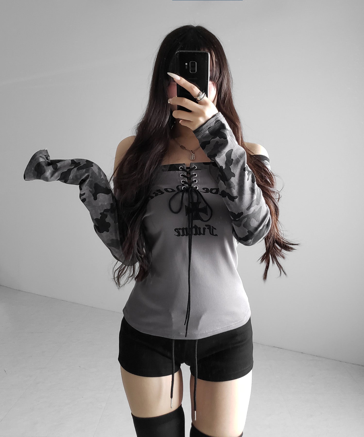 ヴィンテージカモフラロゴオフショルロンT ／vintage camouflage logo off-shoulder long-sleeve T-shirt
