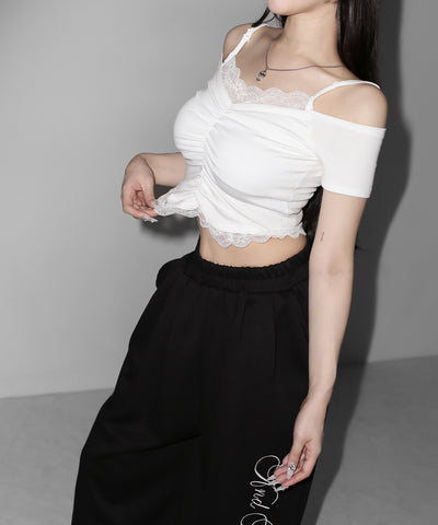 レースドッキングシャーリング半袖オフショルトップス ／ lace docking shirring short-sleeved off-shoulder tops