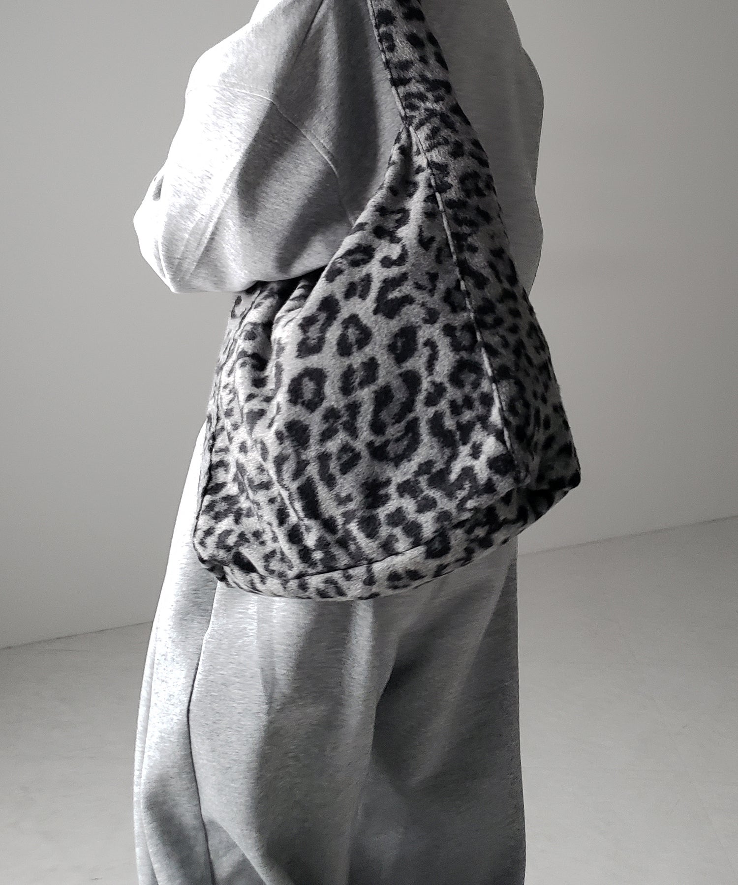 【 ２color 】レオパードワンハンドルショルダートートバッグ ／ leopard onehandle shoulder tote bag