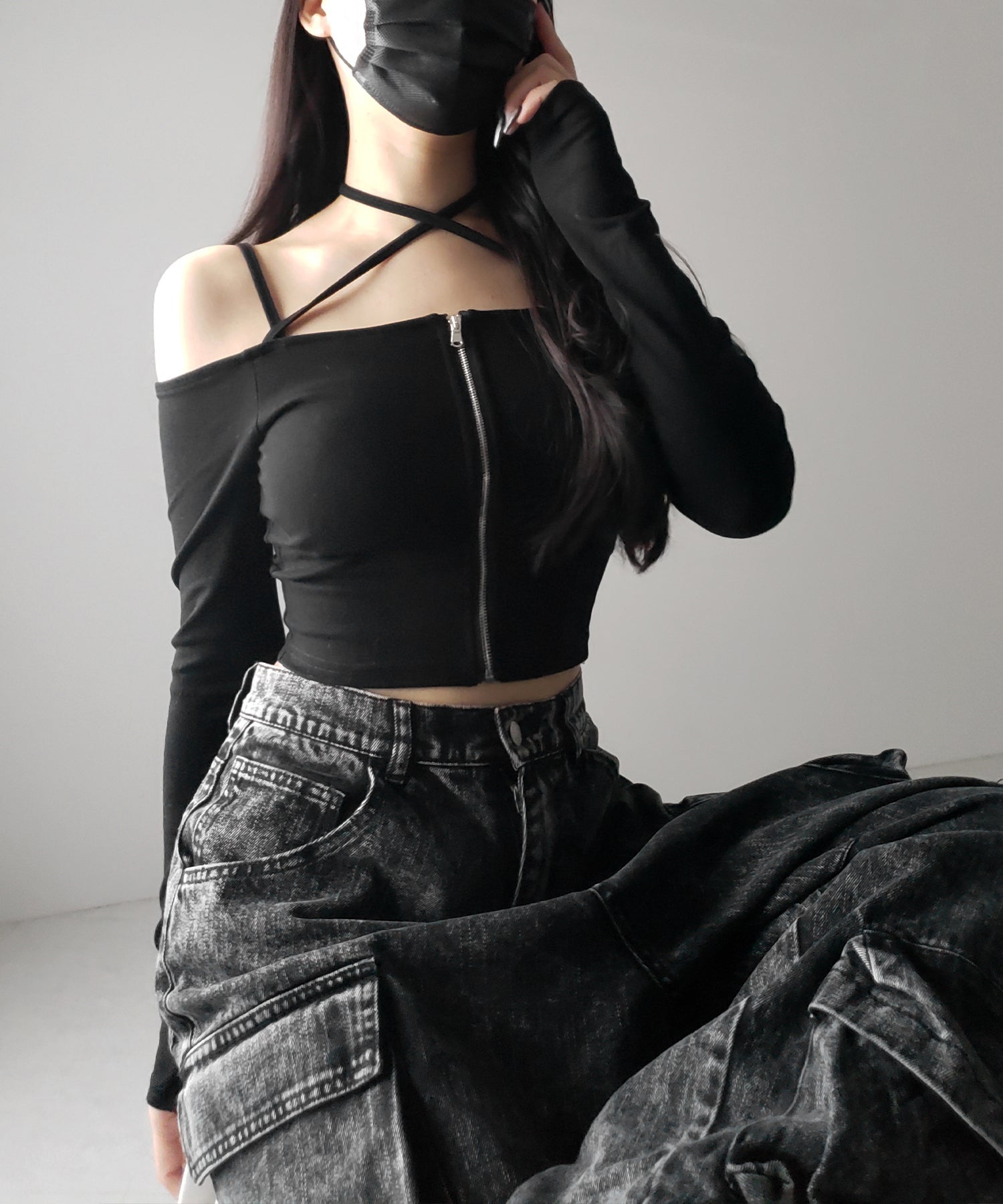 【 ３color ／ カップ付 】フロントジップクロスストラップオフショルトップス ／ front zip cross straps off-shoulder tops