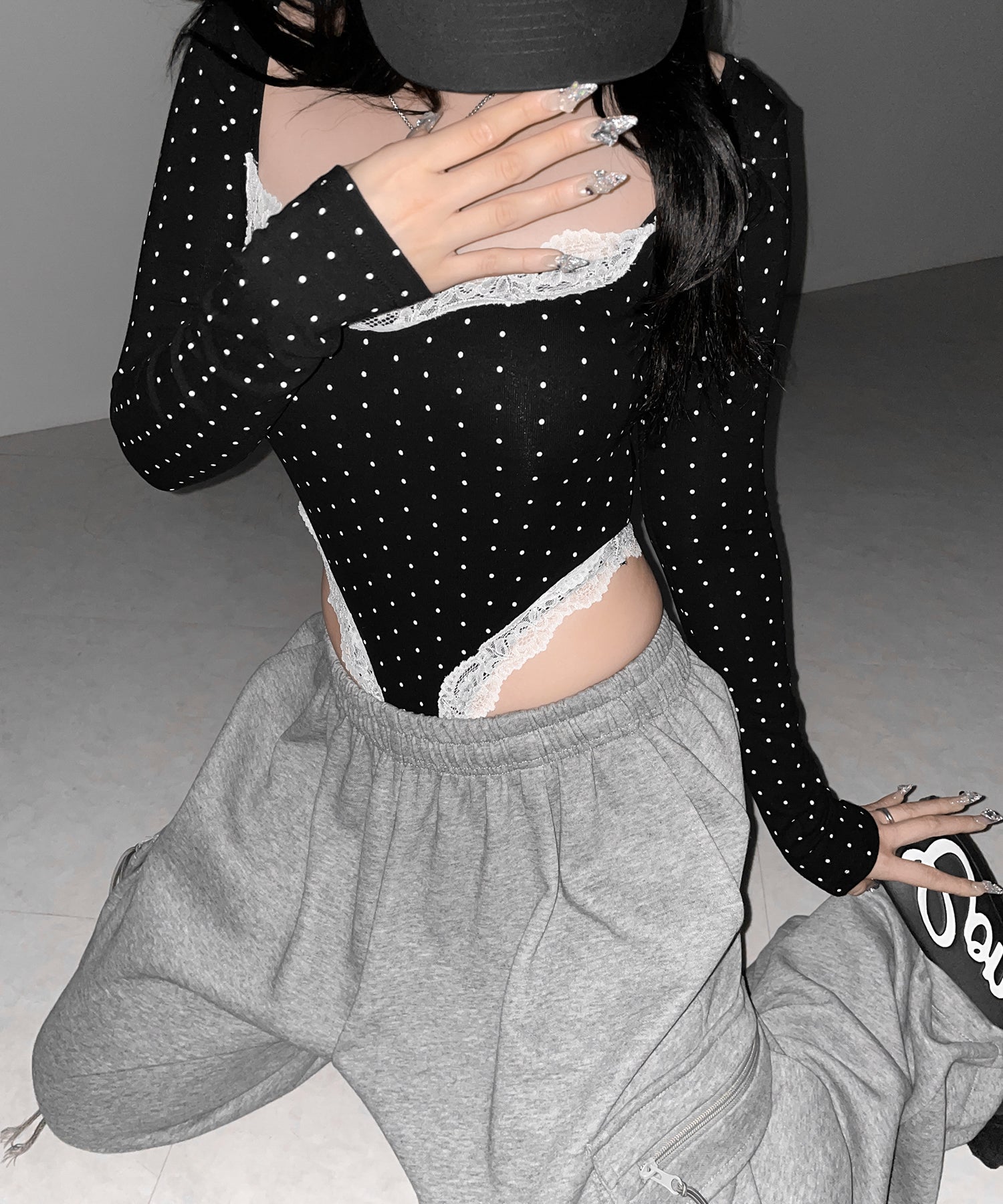 ドットカットアウトレースポイントボディスーツトップス ／dot cutout lace point bodysuit tops