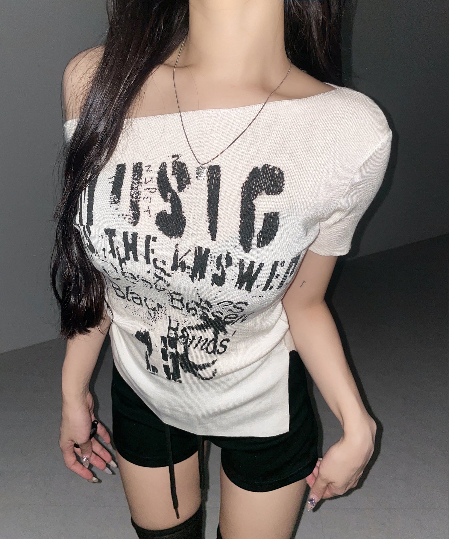 グランジロゴプリント半袖スリムニットトップス ／ grunge logo print shortsleeve slim knit tops