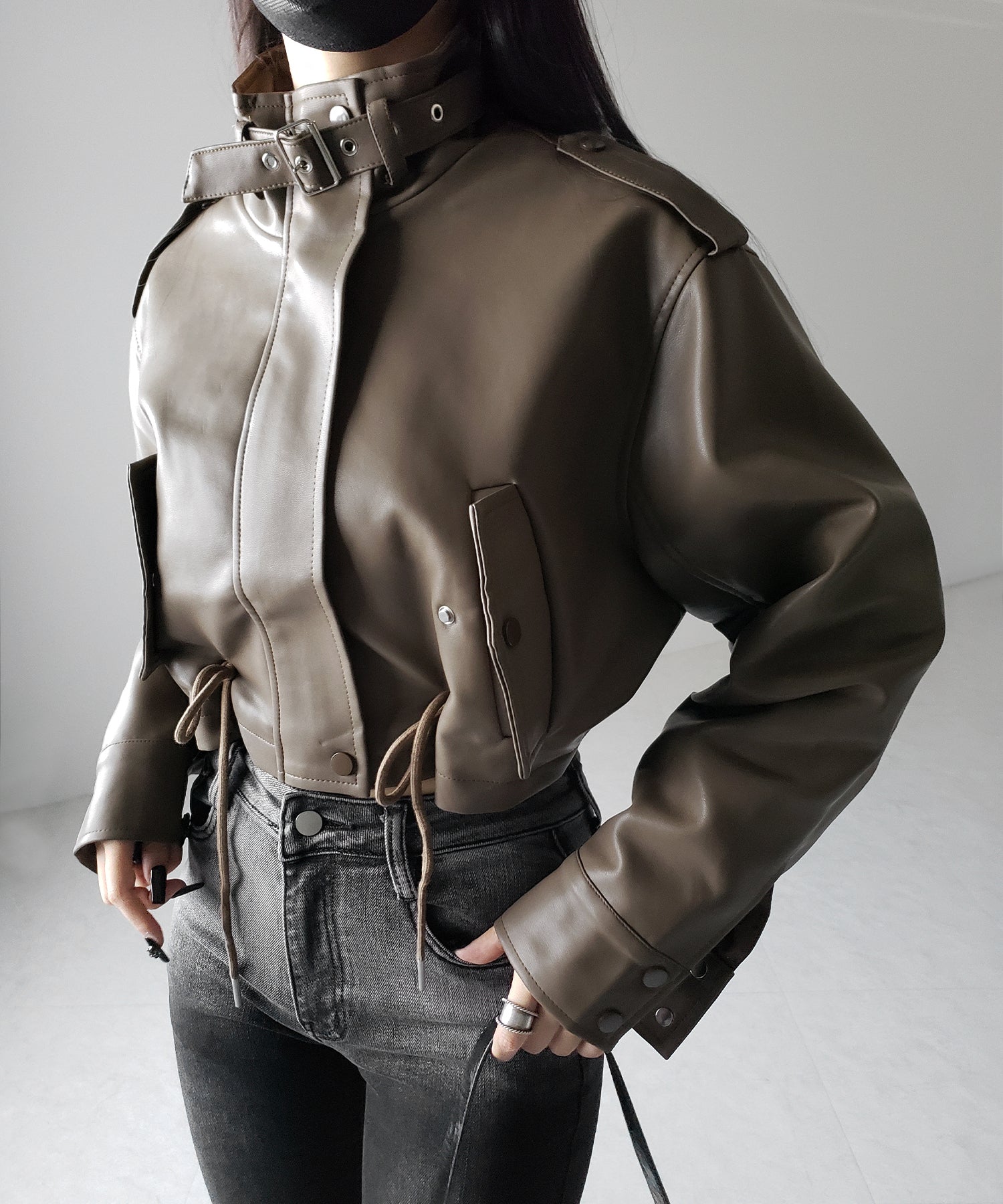【 ２WAY 】スタンドカラーベルテッドフェイクレザーショートブルゾン ／ stand collar belted fake leather short blouson
