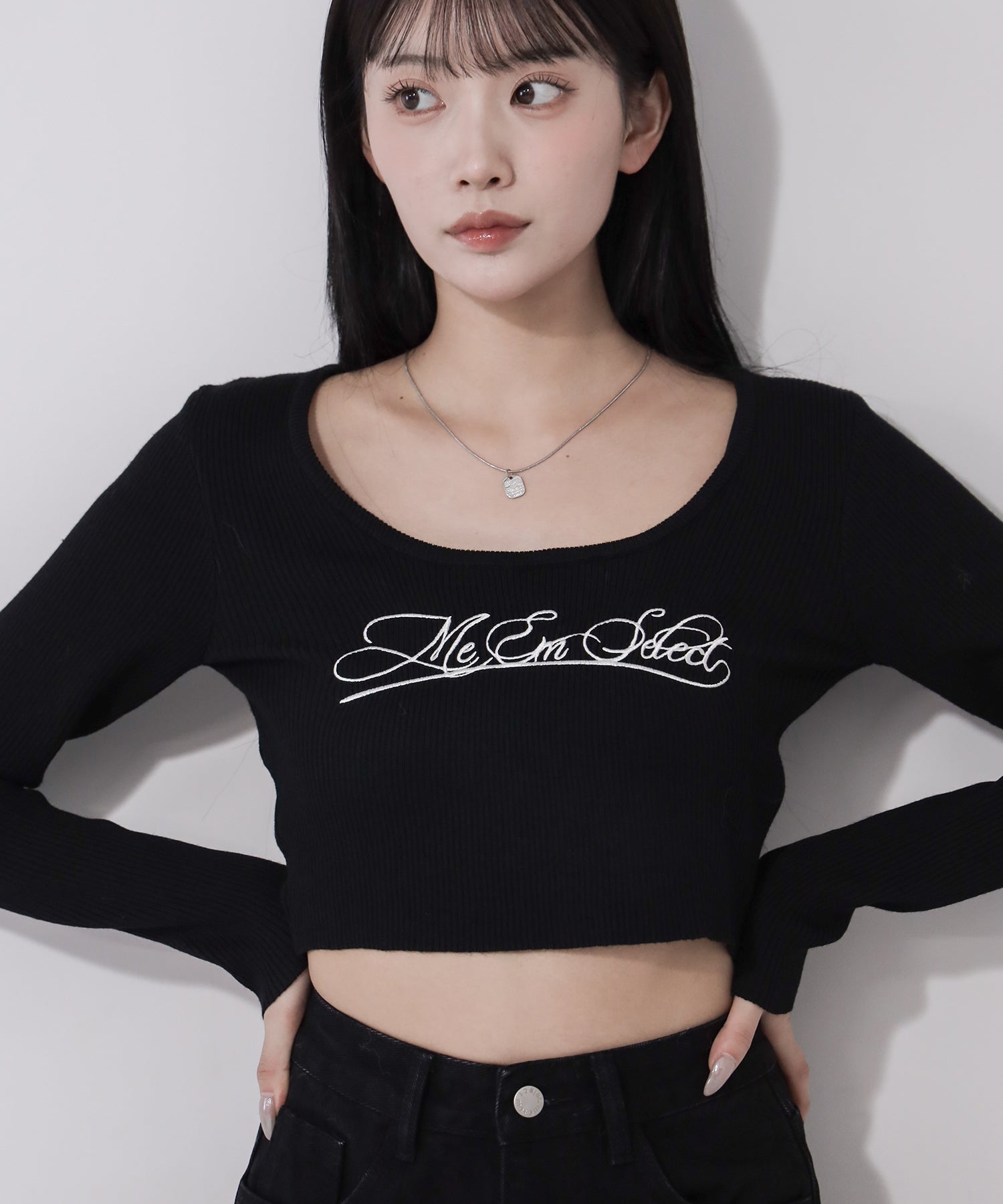 レタリングロゴ刺繍スクエアネックショートリブニットトップス ／ lettering logo embroidery square neck short rib knit tops