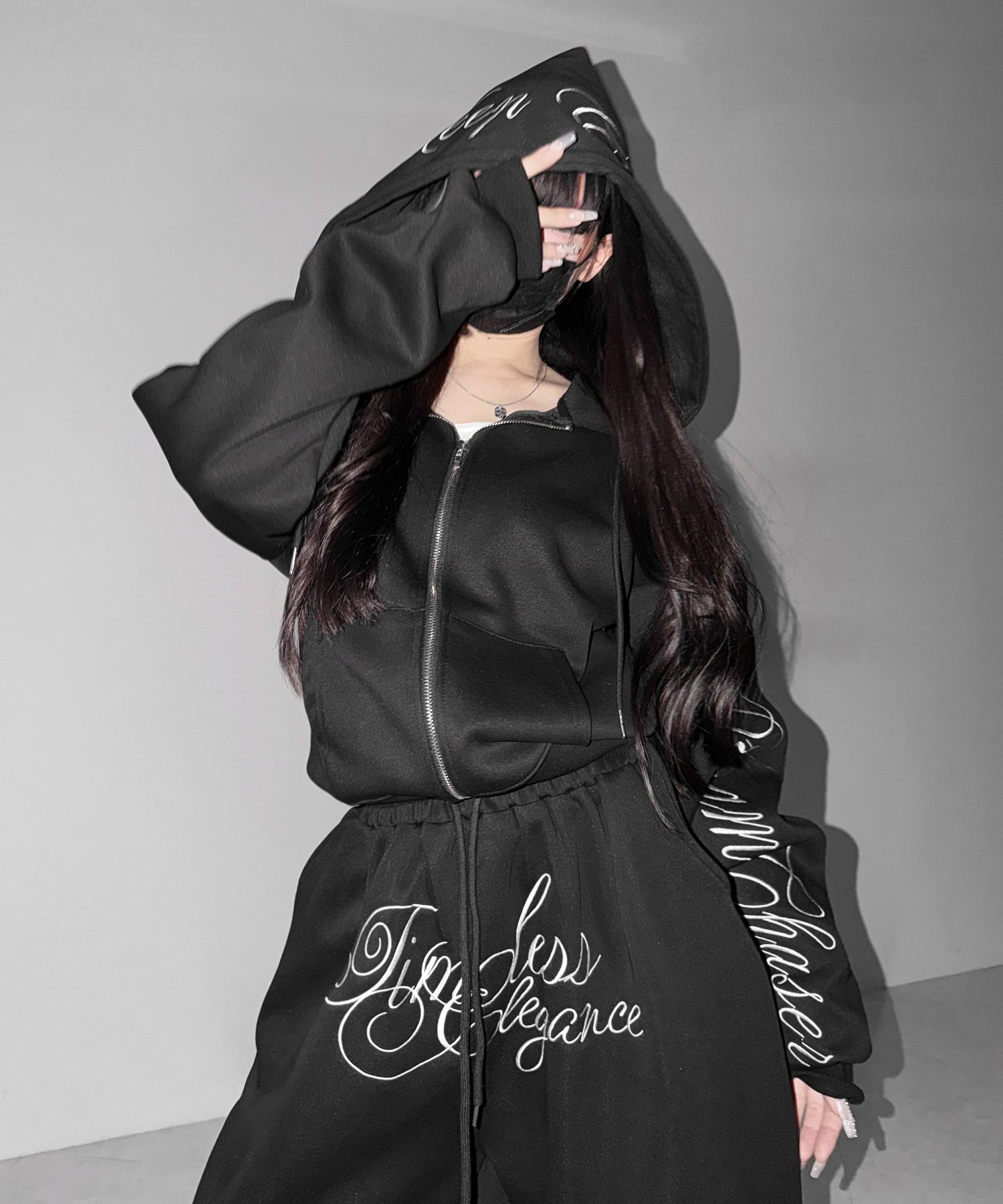 フロントレタリングロゴ刺繍ワイドスウェットパンツ ／ front lettering logo embroidery wide sweatpants