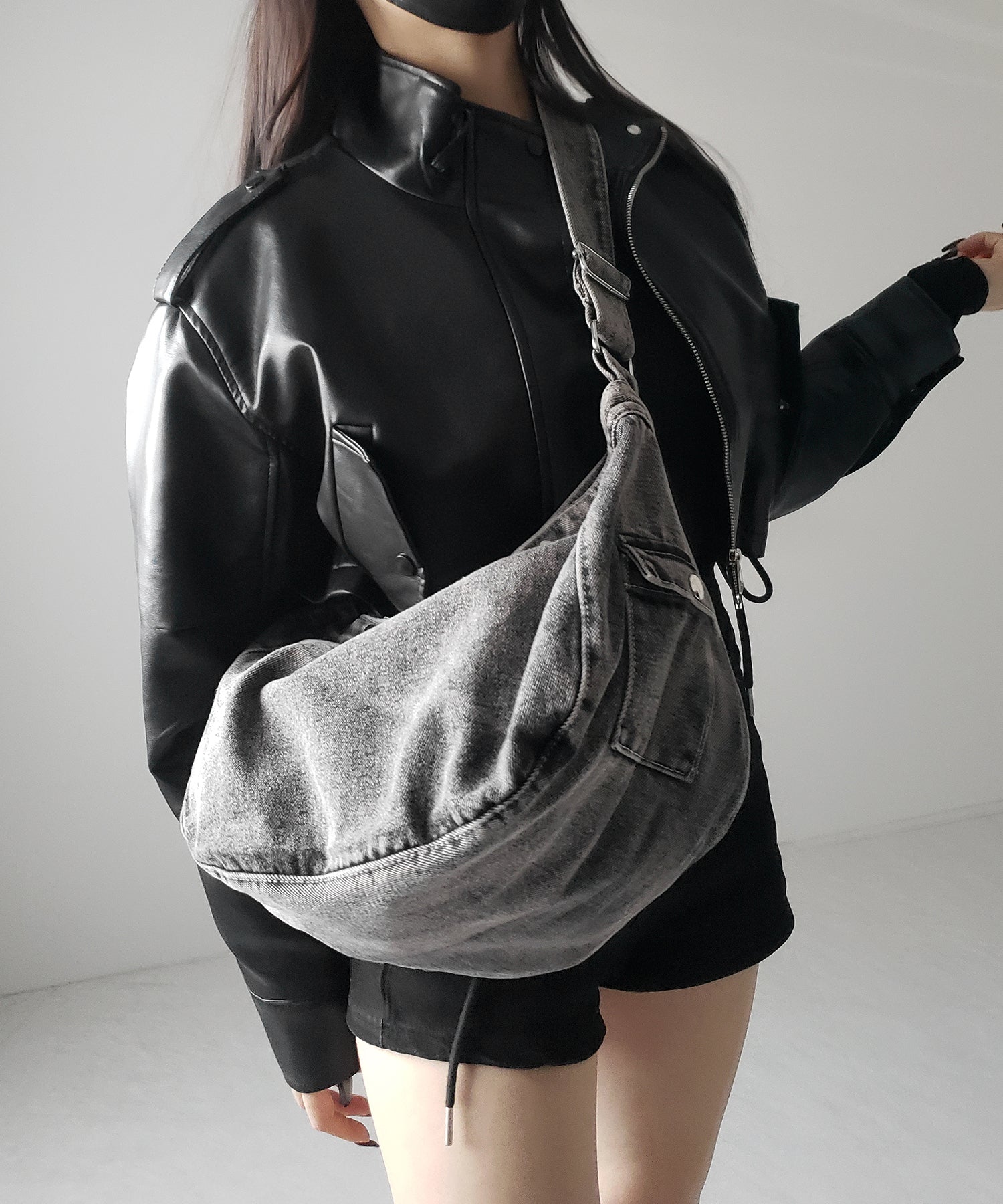 【 ２color 】ブラックタグヴィンテージデニムショルダーバッグ ／ black tag vintage denim shoulder bag