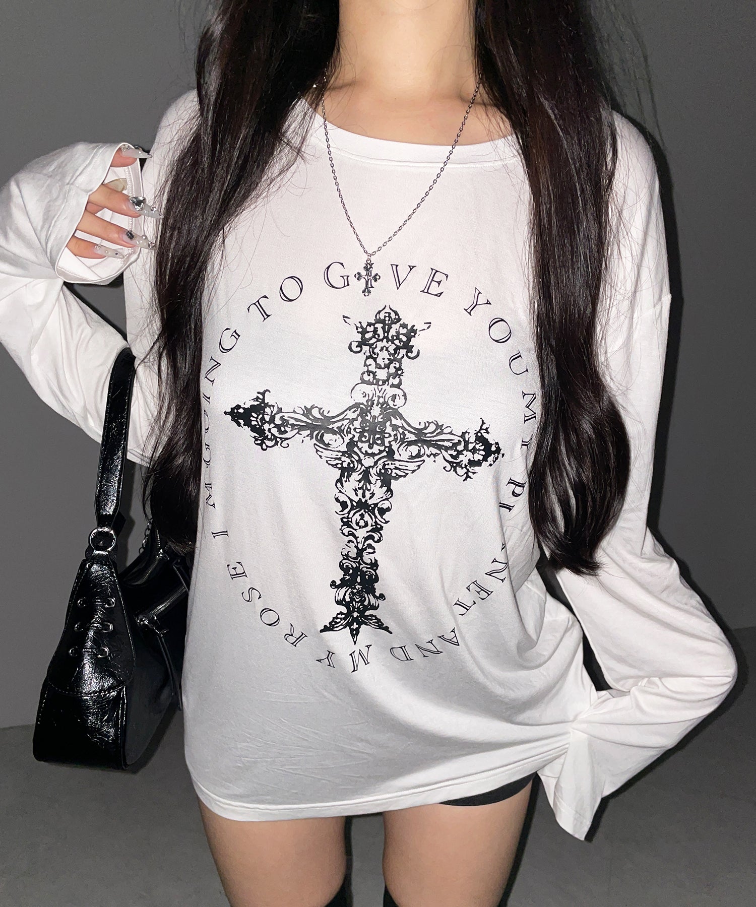 【 ワンショルにできる２ｗａｙ 】クロスロゴプリントワンショルルーズシアーＴシャツ ／ 2WAY cross logo print one shoulder loose sheer T-shirt