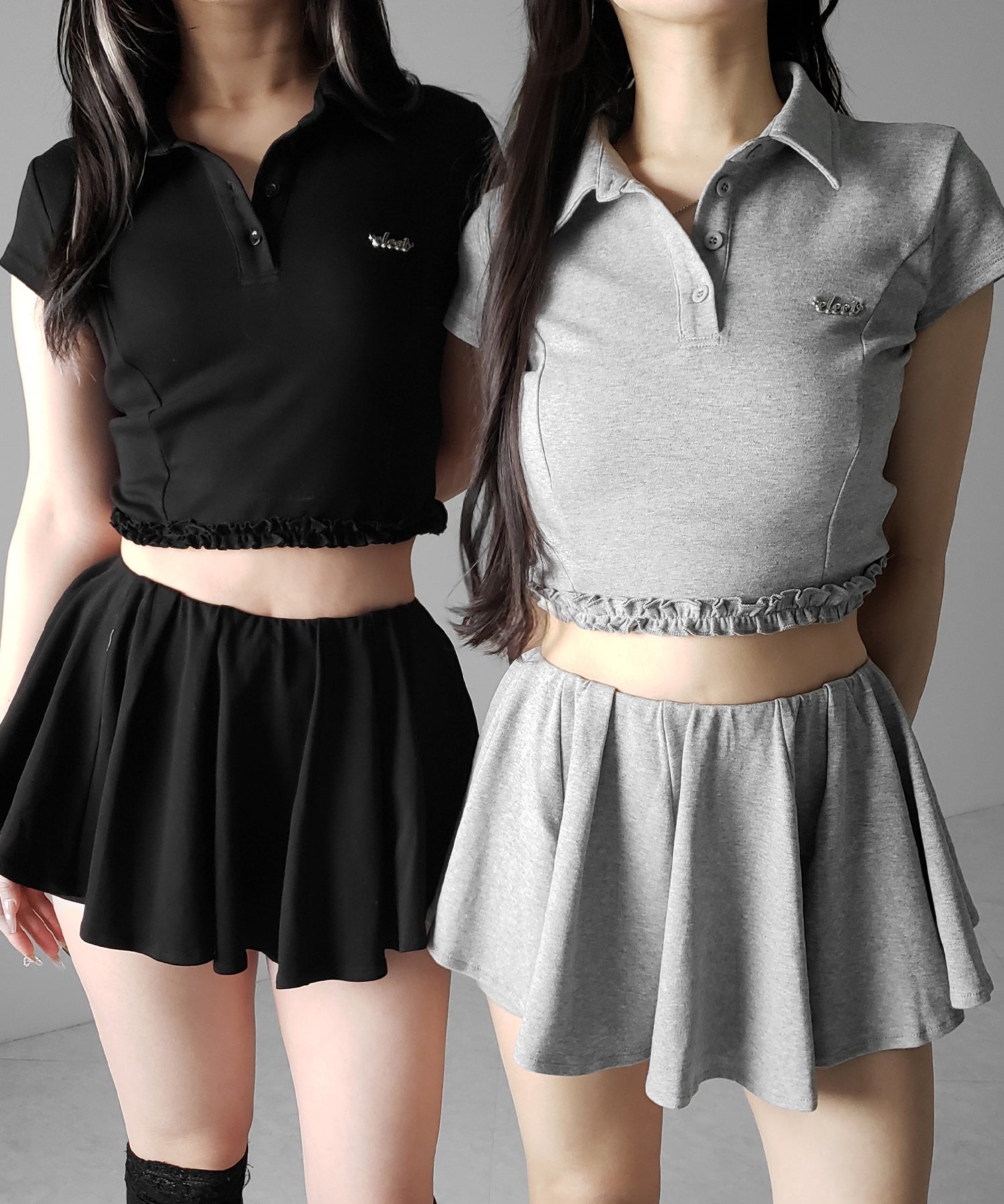 【 セットアップ 】ロゴプレート半袖トップス＋フレアミニスカパン SET ／( SETUP ) logo plate short sleeve tops + flared mini skirt pants
