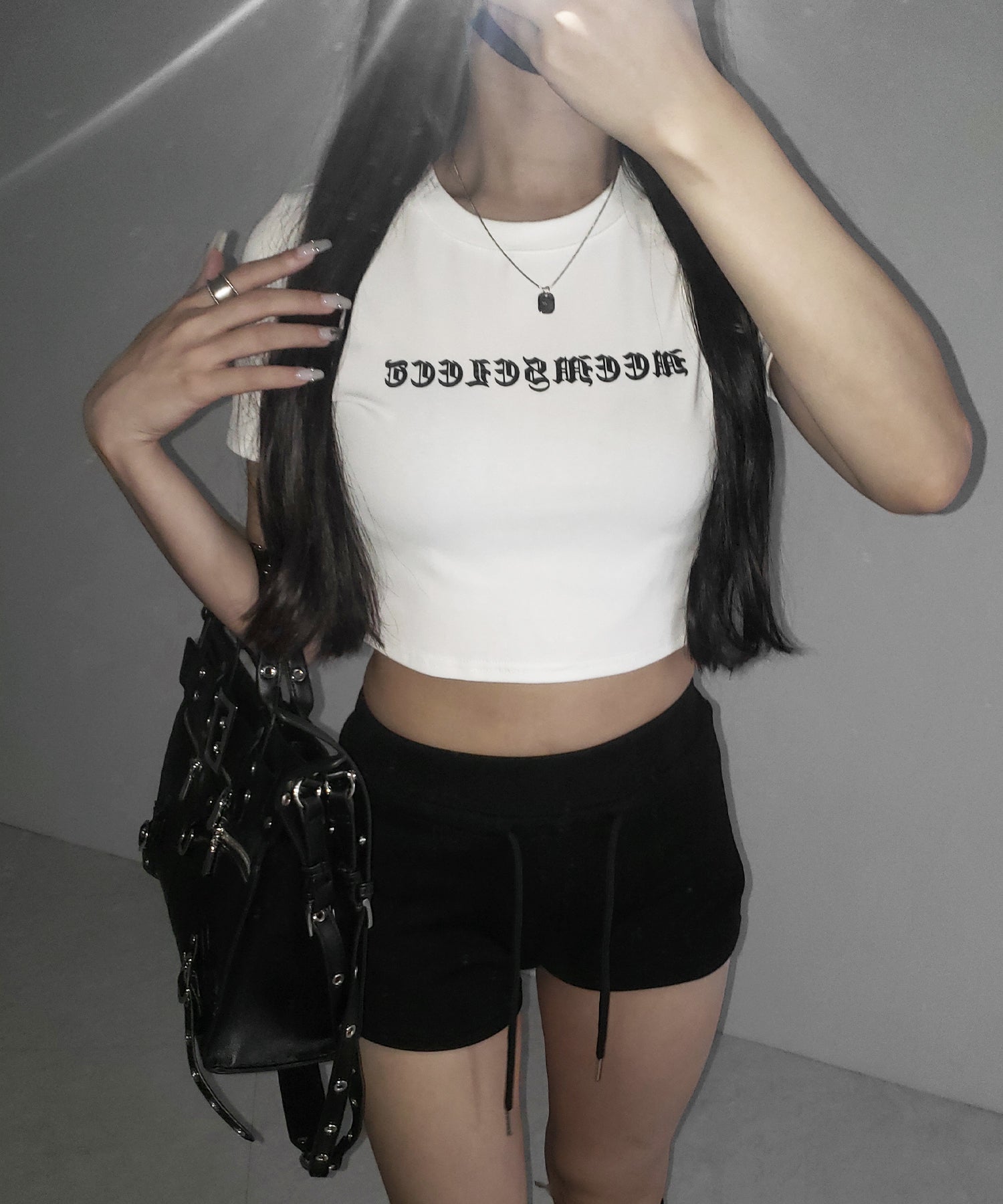 【 ２color 】グランジロゴショートちびTシャツ ／ grunge logo short chibi T-shirt
