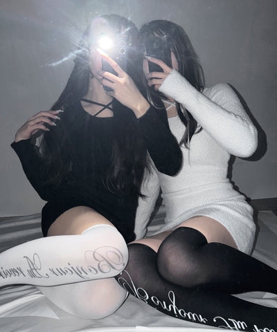 【 選べる３柄アソート 】レタリングロゴシアーニーハイソックス ／ lettering logo sheer knee high socks