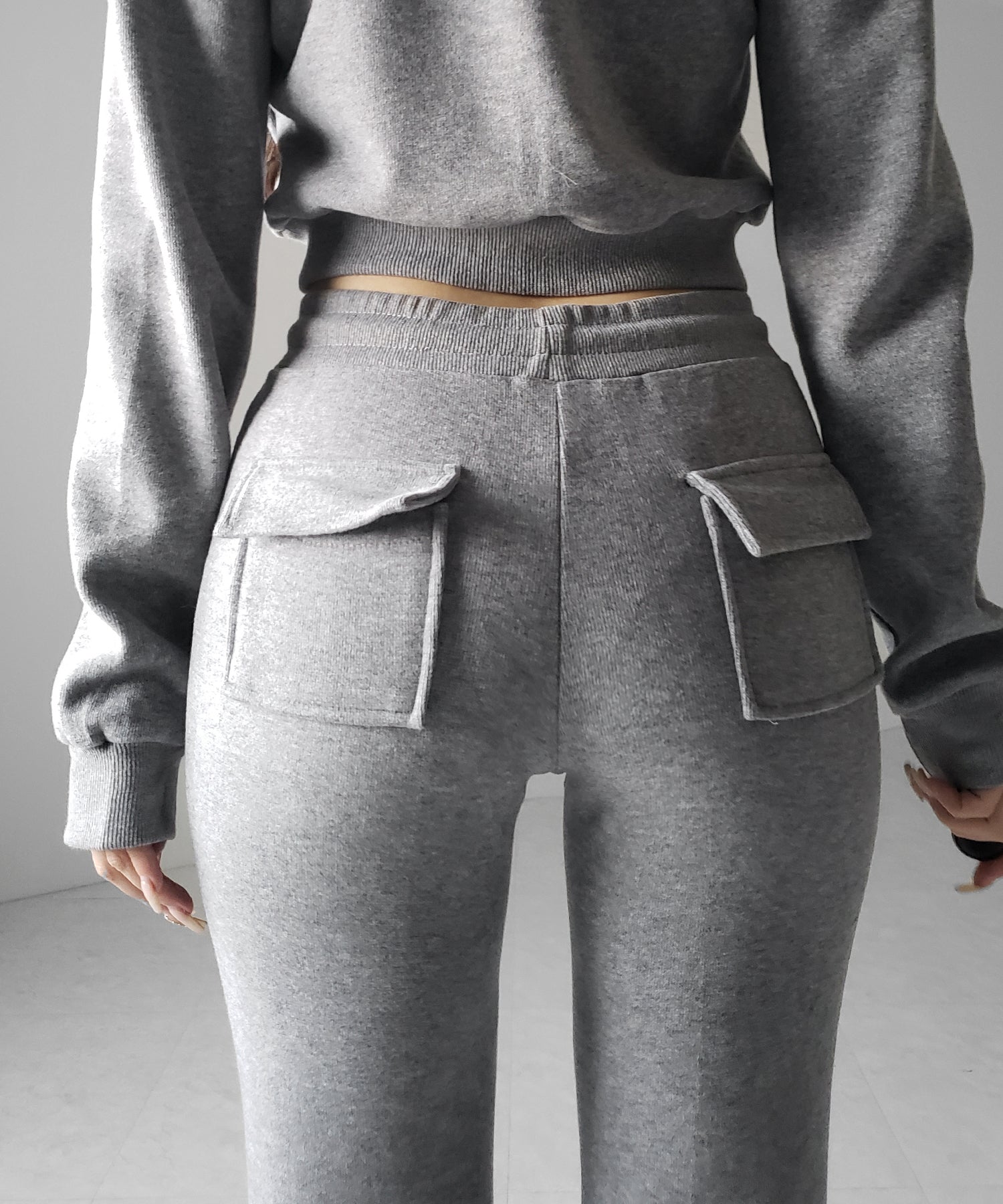 【 セットアップ 】ファーフードショートパーカー＆スウェットフレアパンツ ／ Fur short hoodie ＆ sweat flare pants SETUP