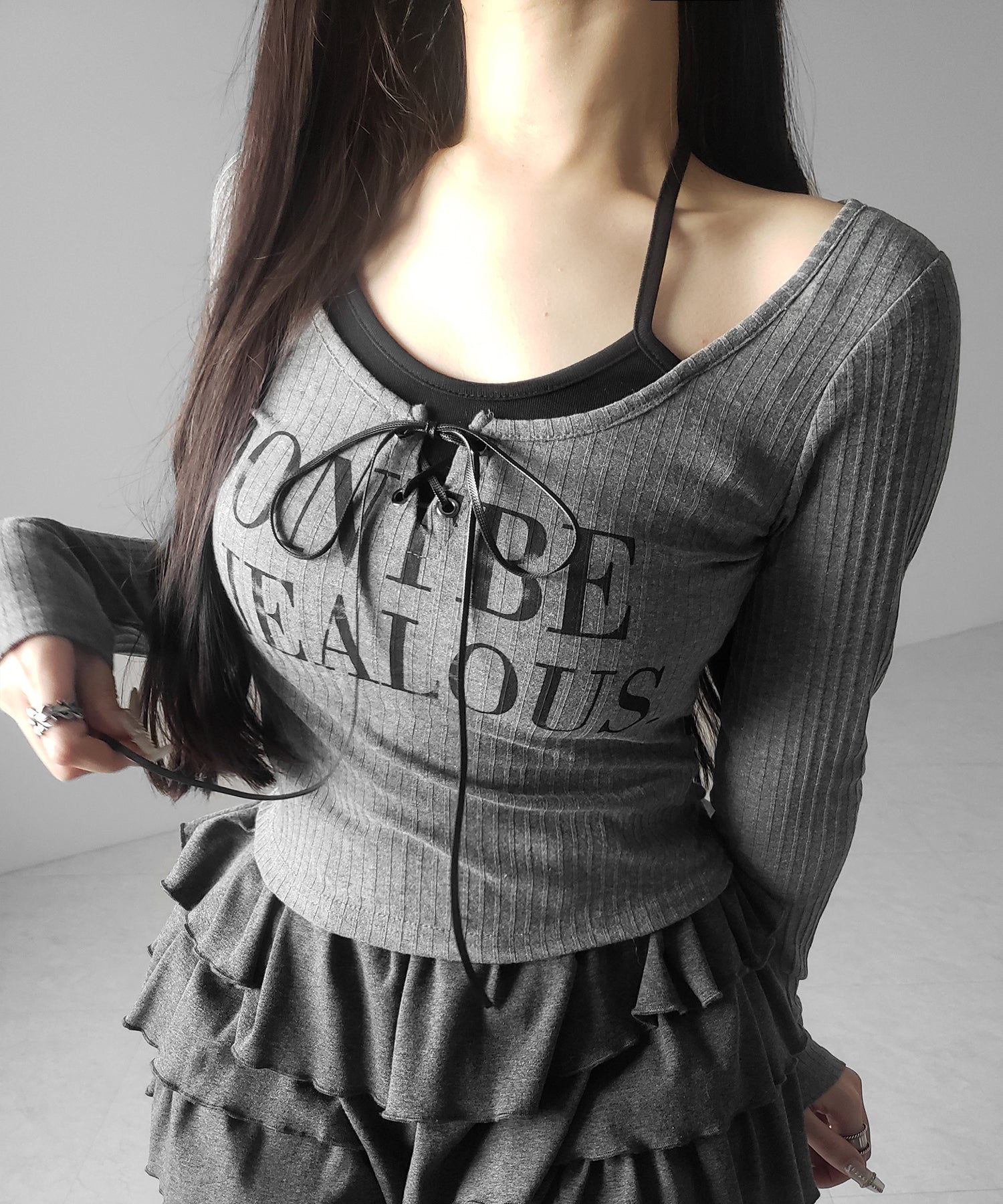 【 クロスネックにできる２WAY 】レースアップフェイクレイヤードロゴカットソートップス ／ laceup fake layered logo cutsew tops