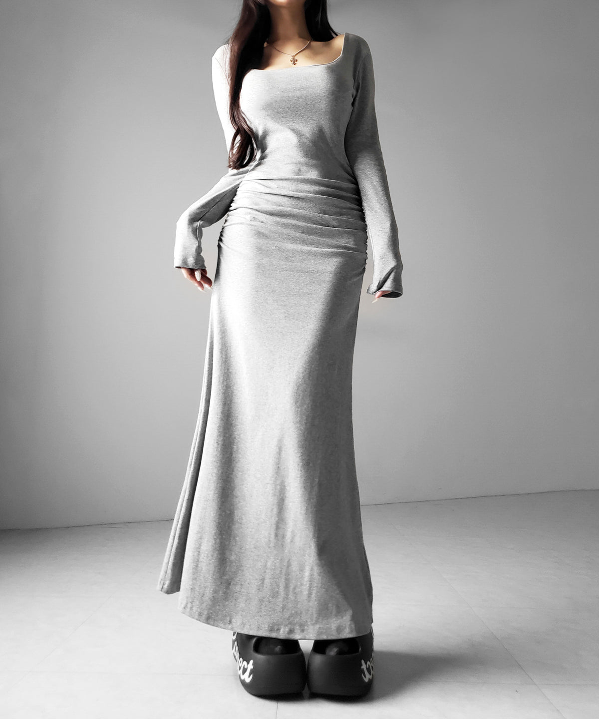 スクエアネックシャーリングマーメイド長袖ロングタイトワンピ ／ Square neck shirring mermaid long-sleeved long tight onepiece