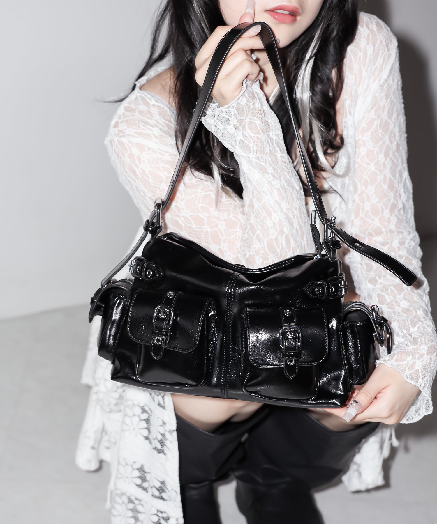 【ショルダーにできる2WAY】4バックルポケットワンハンドルショルダーバッグ／4 buckle pocket one handle shoulder bag