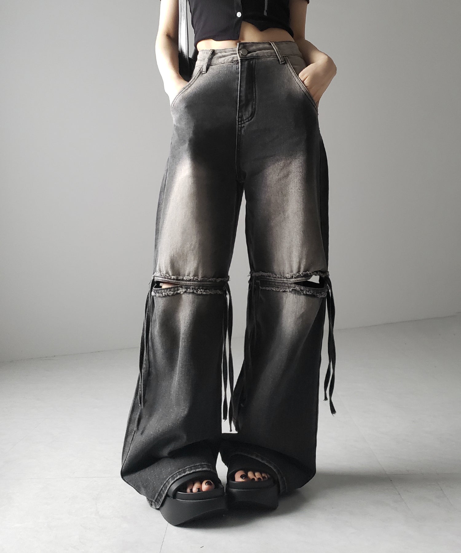【 ４size ／ ２color 】カットアウトストラップヴィンテージルーズデニム ／ cutout strap vintage loose denim