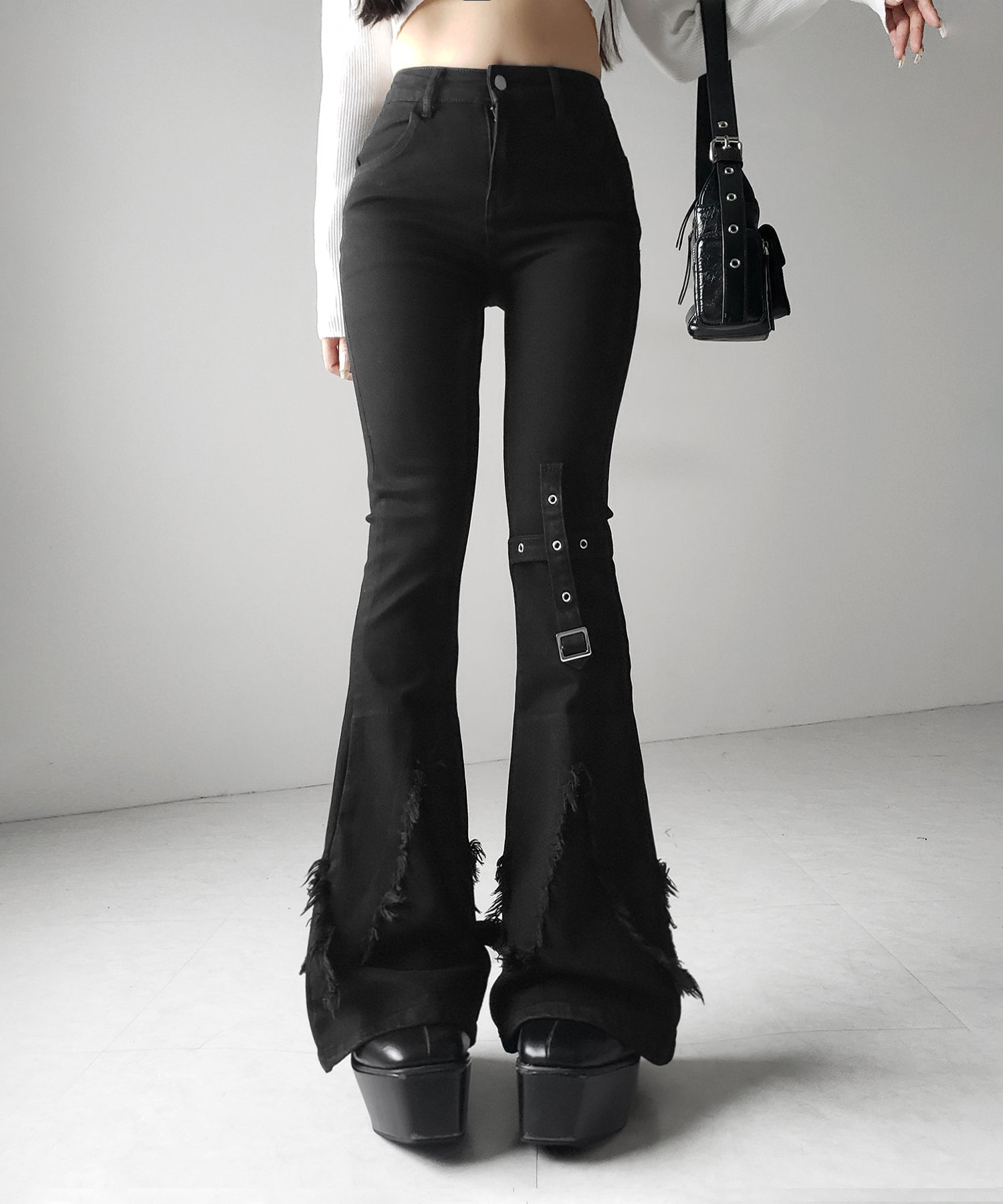 クロスデザインヴィンテージライクフリンジストレッチフレアデニム ／ cross design vintage-like fringe stretch flare denim