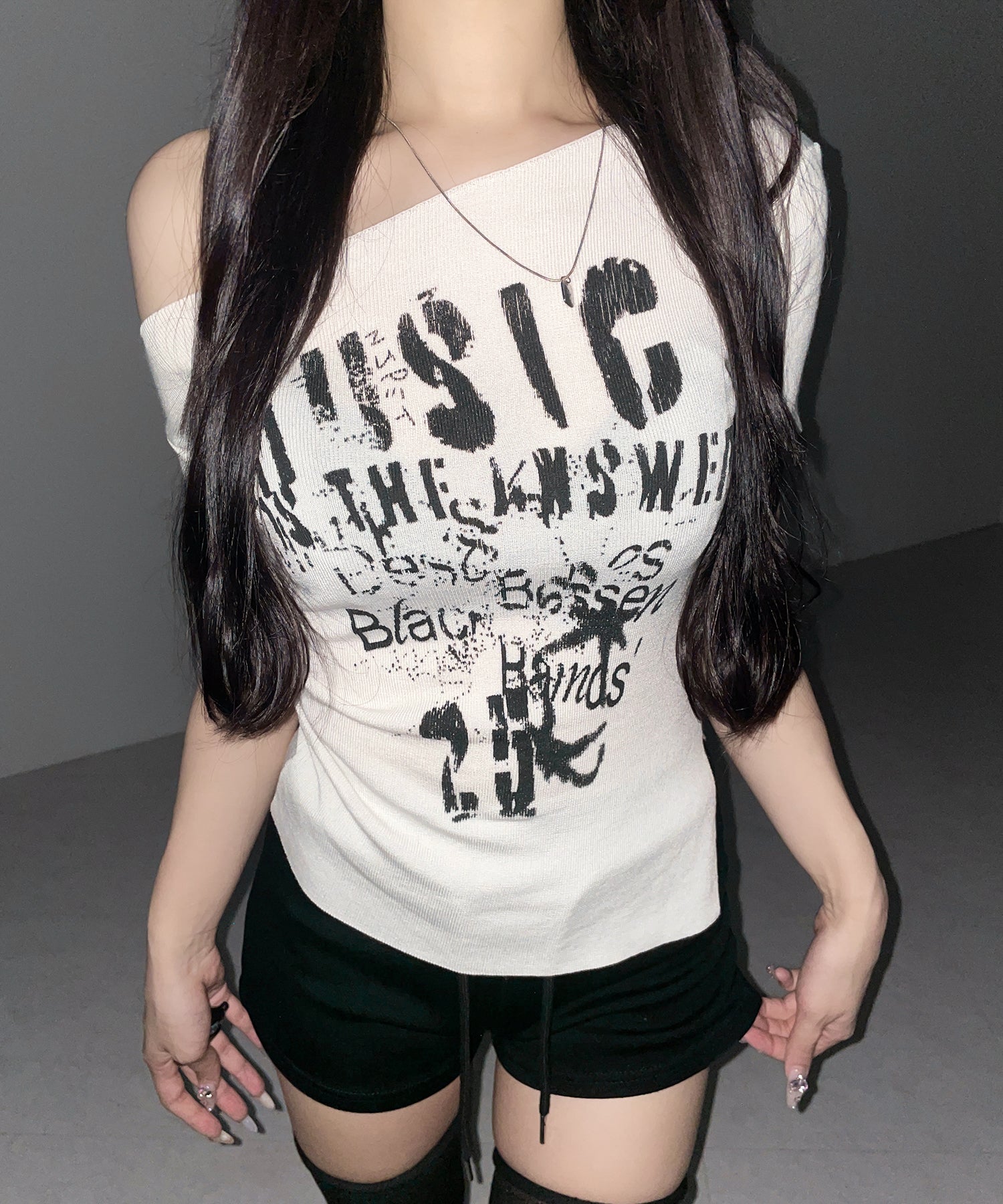 グランジロゴプリント半袖スリムニットトップス ／ grunge logo print shortsleeve slim knit tops