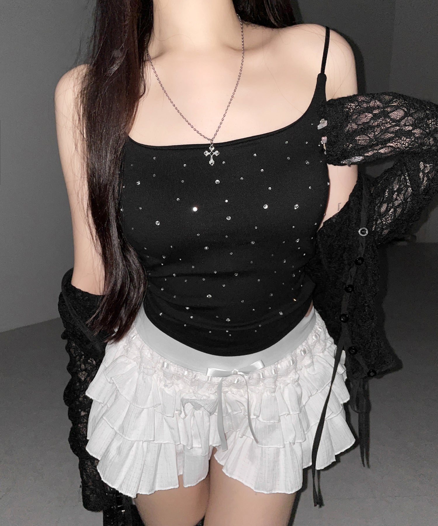 ラインストーンスクエアネックスリムキャミソール ／ Rhinestone square neck slim camisole