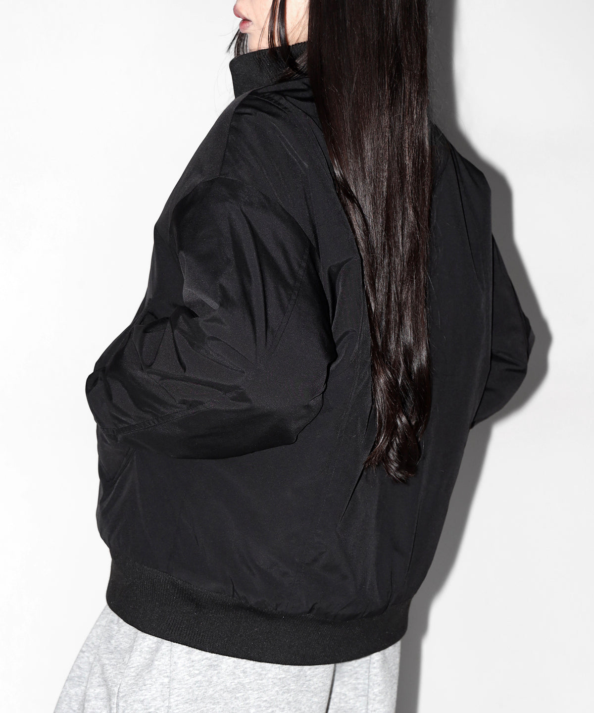 ダブルジップスタンドカラー中綿オーバーブルゾン ／ Double-zip stand-collar padded overblouson