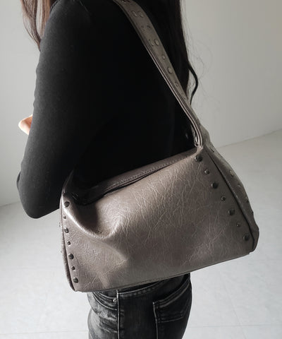 【 ２color】スタッズデザインスクエアショルダーバッグ ／ stud design square shoulder bag