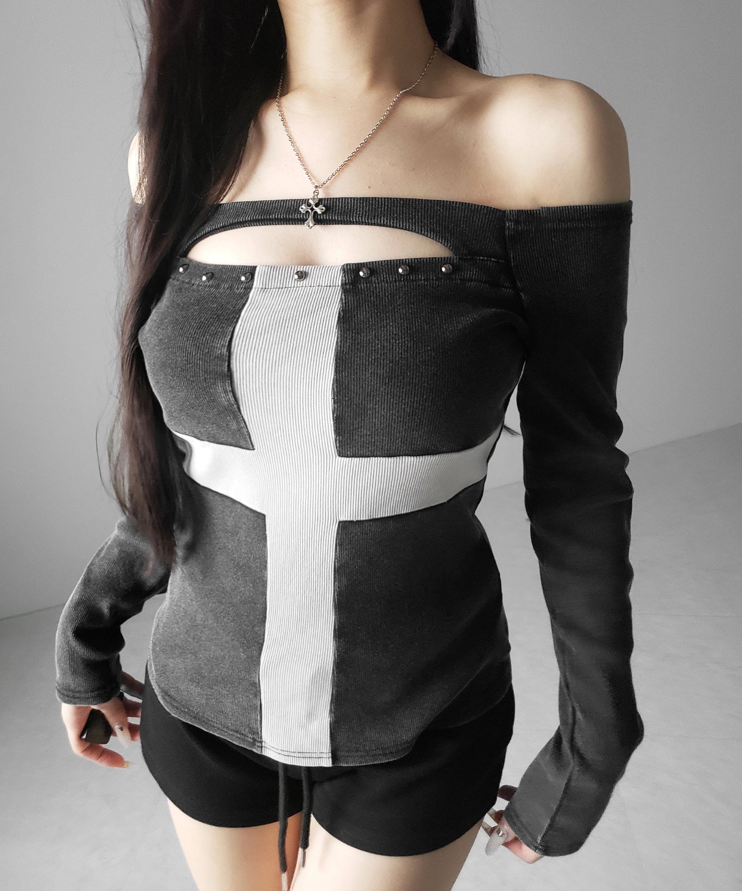 十字架ヴィンテージクロスオフショルスリムリブトップス ／ vintage cross offshoulder slim lib tops