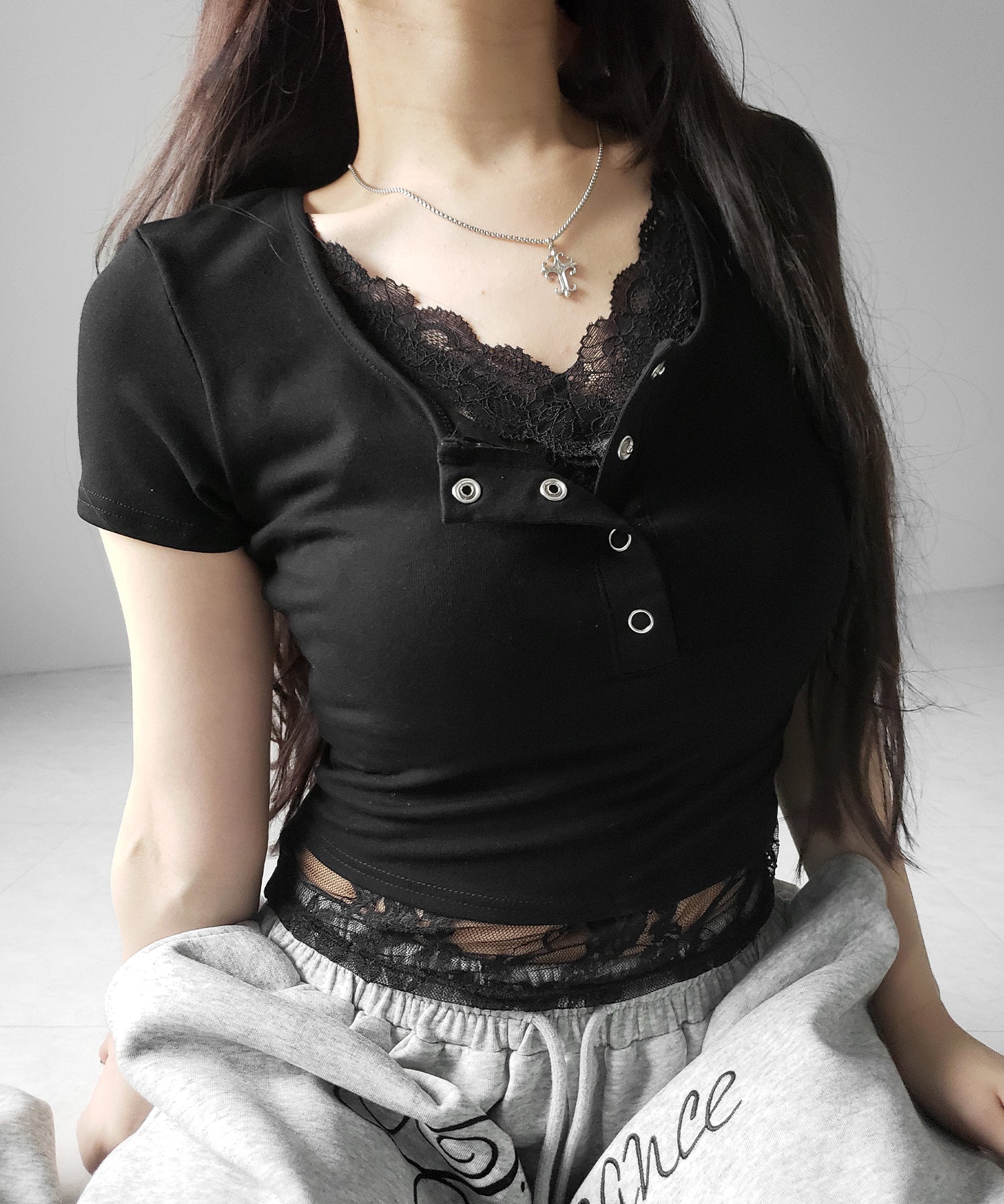 レースレイヤードヘンリーネックスクエア半袖Ｔシャツ ／ lace layered henley neck square short sleeve T-shirt