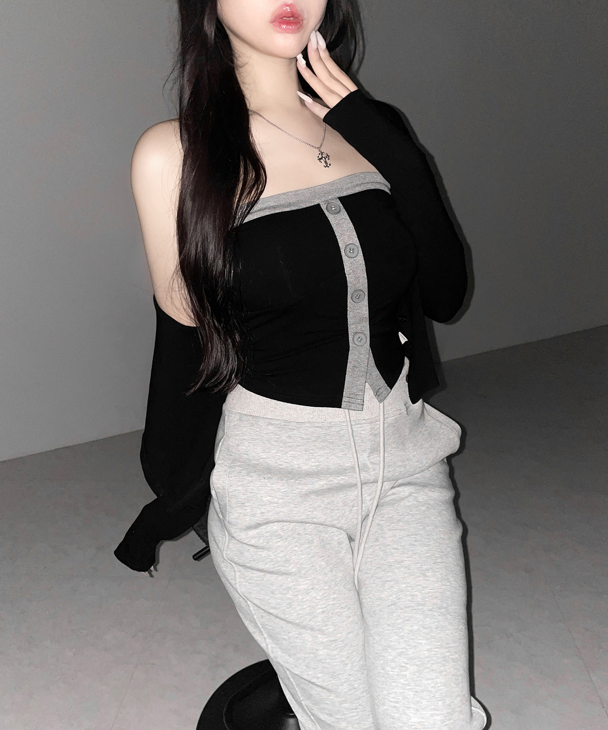 【 ２点セット 】バイカラーボタンベアトップス＆ショートカーディガン SET ／ bicolor button bare top & short cardigan SET