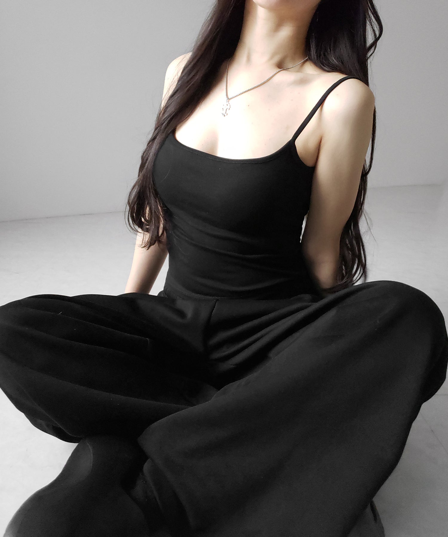 【 カップ付き 】スクエアネックストラップスリムキャミソール ／ square neck strap slim camisole