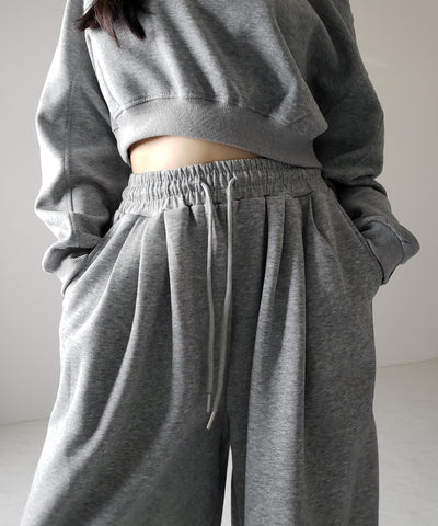【 セットアップ 】ワンショルダーショートスウェットトップス ＋ タックワイドパンツ SET ／ off shoulder short sweat tops & tack wide pants SET