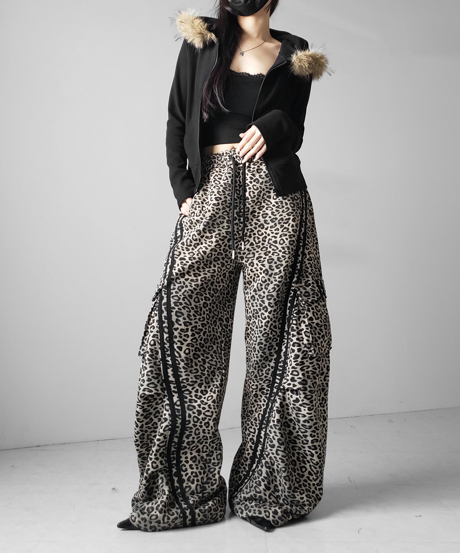 【 裾絞り可能２WAY 】レオパードヴィンテージサイドラインタックワイドスウェットパンツ ／ leopard vintage side line tuck wide sweatpants