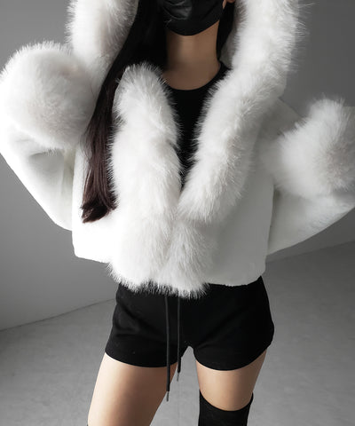 フェイクファーフードレディーショートコート ／ fake fur hoodec lady short coat