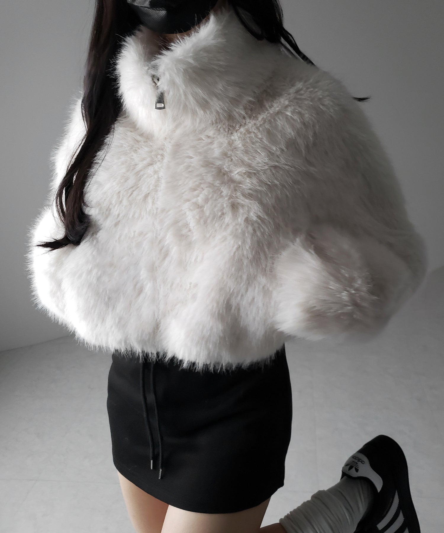 ジップアップスタンドカラーショートフェイクファーコート ／ zip up stand-collar short fake fur coat