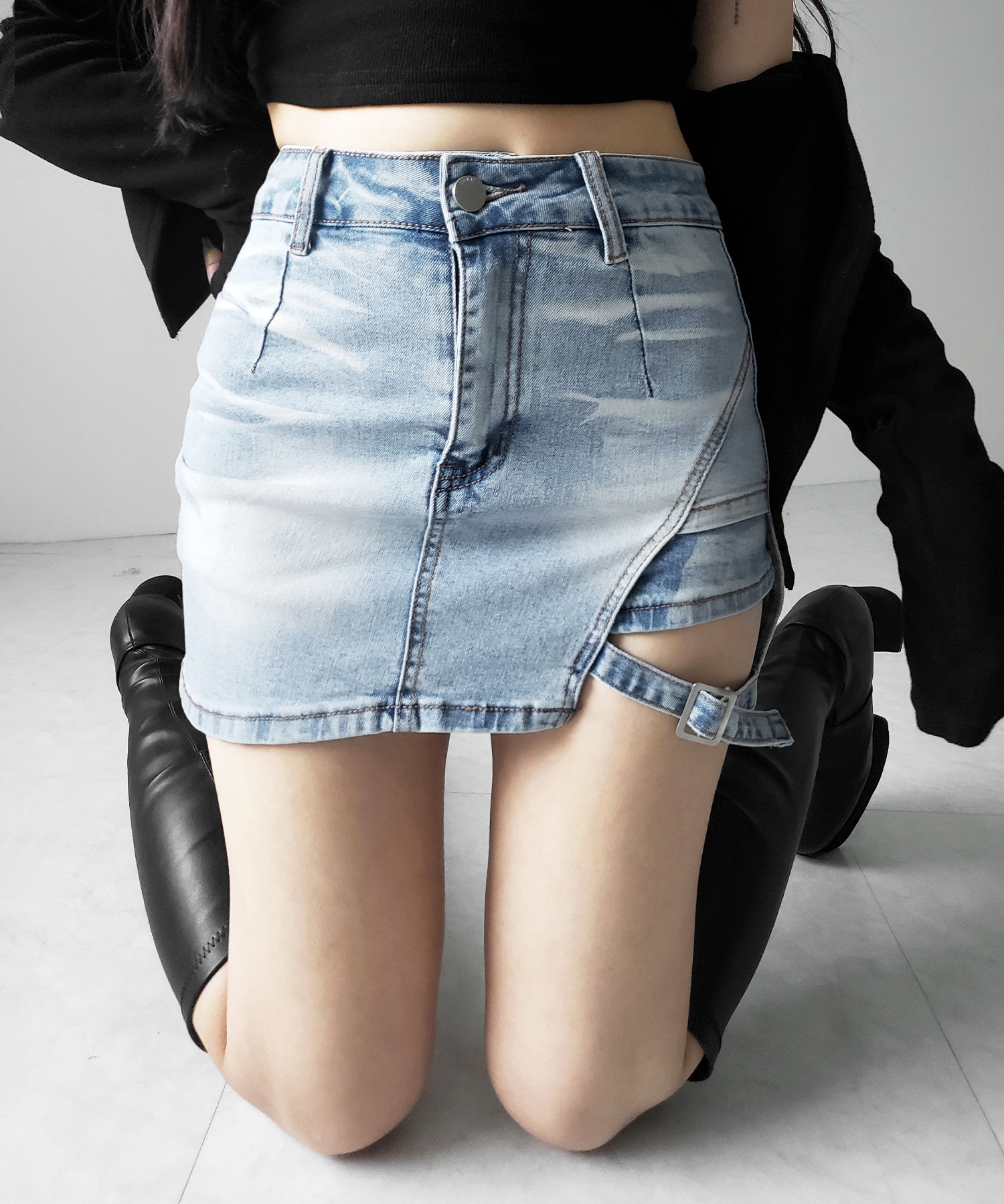 【 インパン裏地付 】カットアウトベルトストラップデニムミニスカパン ／ cutout belt strap denim mini skirt pants