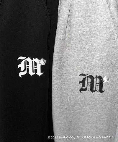 【 HELLO KITTY × me+em select 】ハローキティM LOGO ワイドスウェットパンツ ／ Hello Kitty M Logo wide sweatpants 【 セットアップ着用可能 】