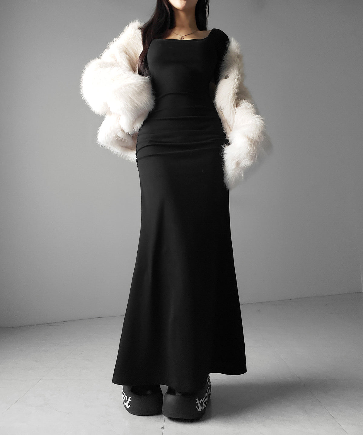 スクエアネックシャーリングマーメイド長袖ロングタイトワンピ ／ Square neck shirring mermaid long-sleeved long tight onepiece