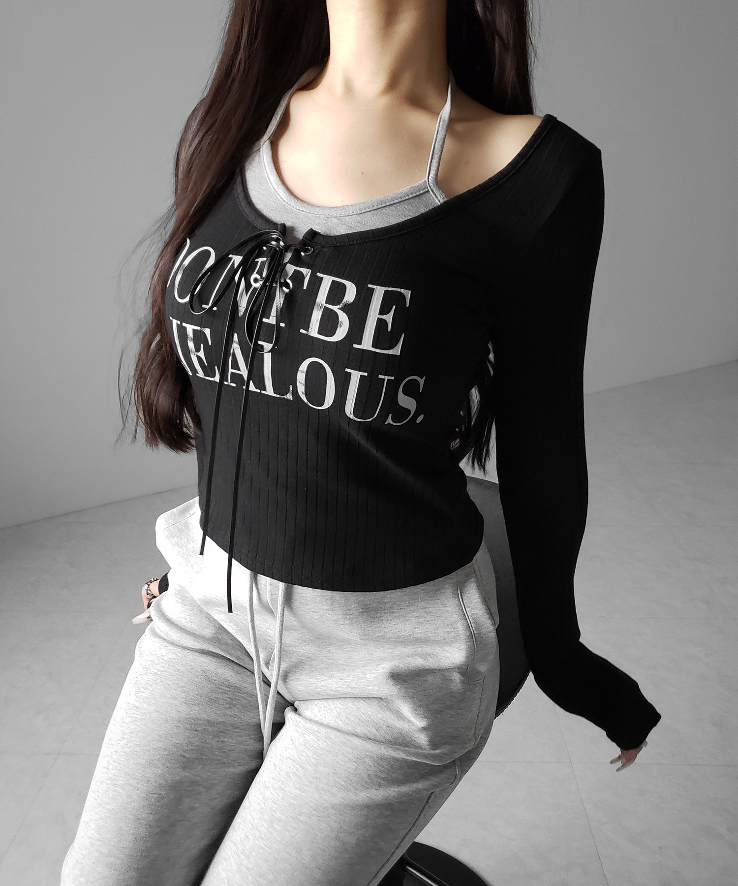 【 クロスネックにできる２WAY 】レースアップフェイクレイヤードロゴカットソートップス ／ laceup fake layered logo cutsew tops