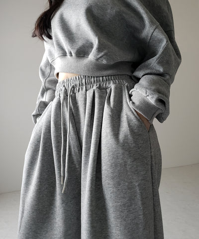 【 セットアップ 】ワンショルダーショートスウェットトップス ＋ タックワイドパンツ SET ／ off shoulder short sweat tops & tack wide pants SET