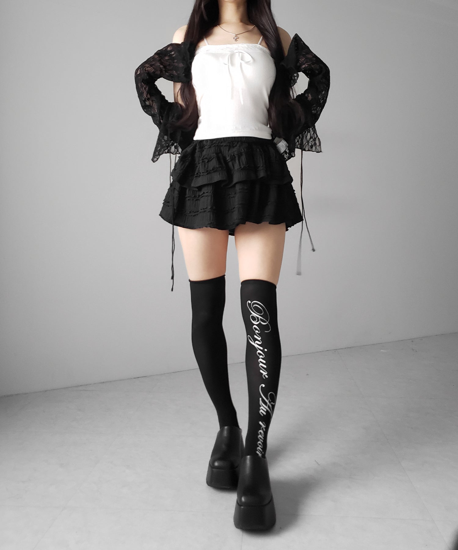 フロントリボンレースショートキャミソール ／ front ribbon lace short camisole