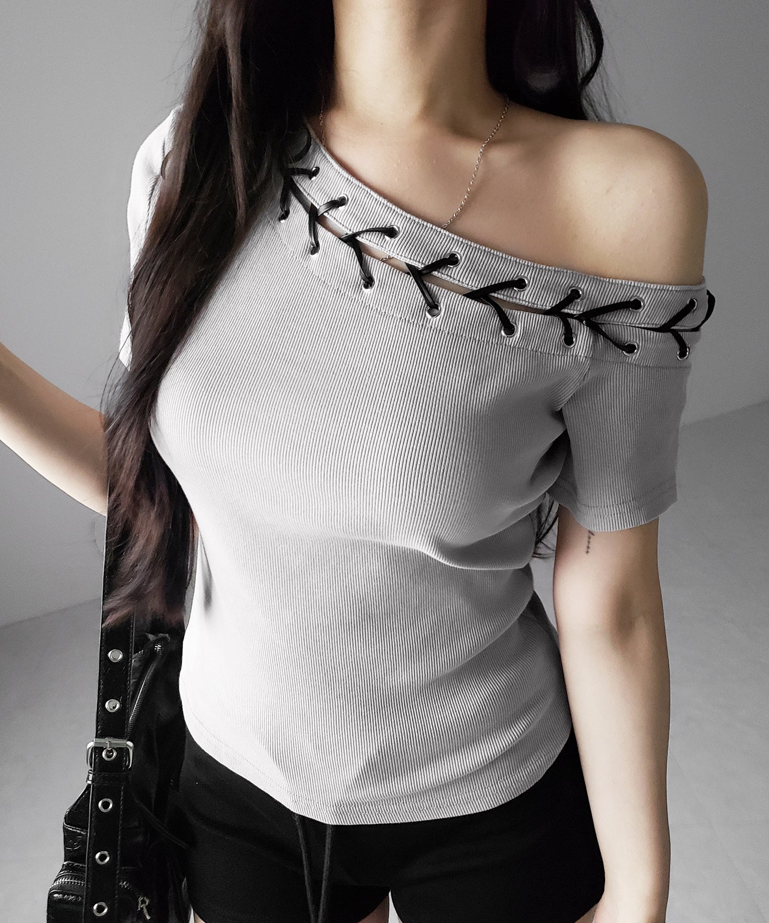 ヴィンテージカットアウトレースアップ半袖ワンショルリブトップス ／ vintage cutout laceup short sleeve one shoulder lib tops