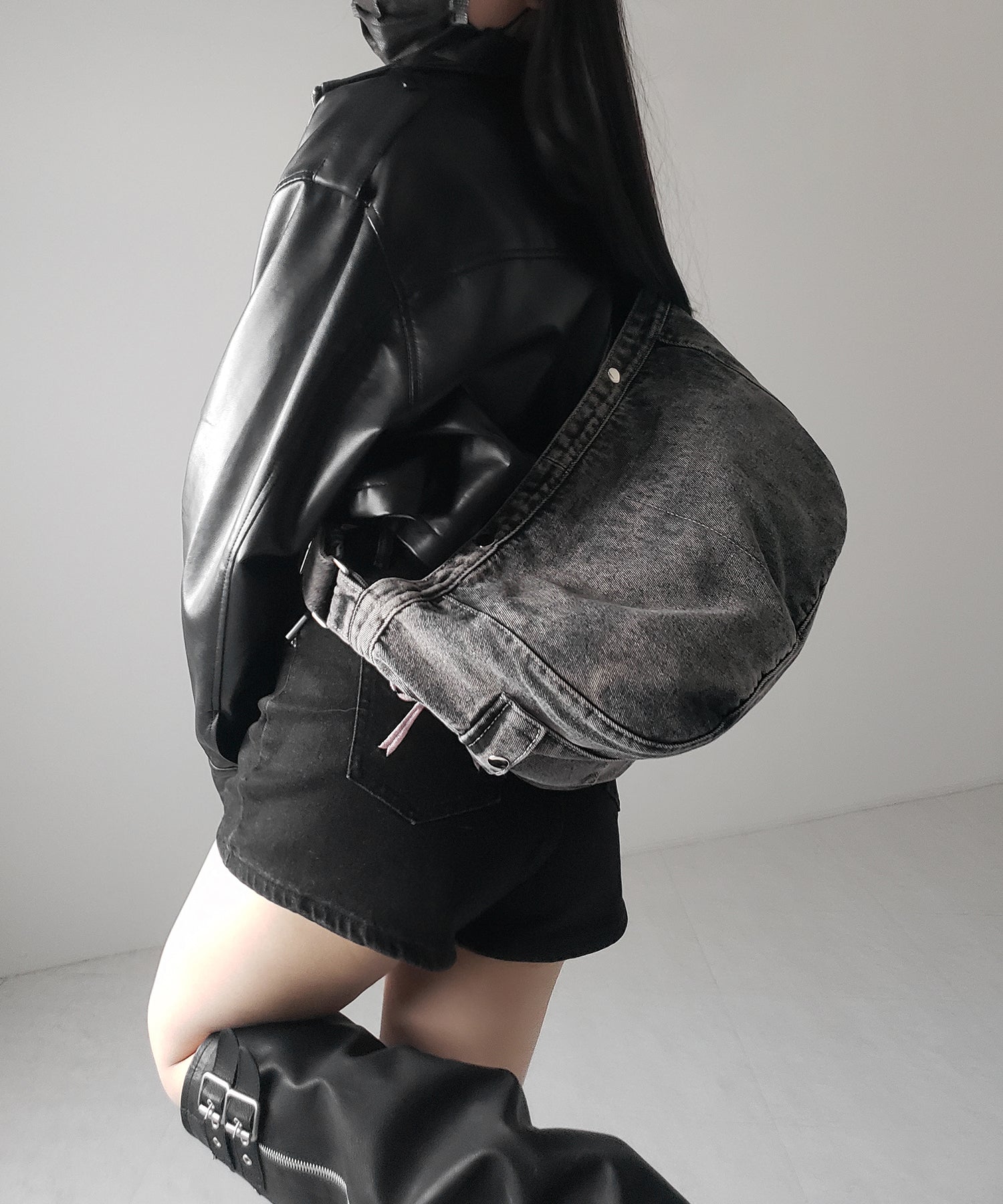 【 ２color 】ブラックタグヴィンテージデニムショルダーバッグ ／ black tag vintage denim shoulder bag
