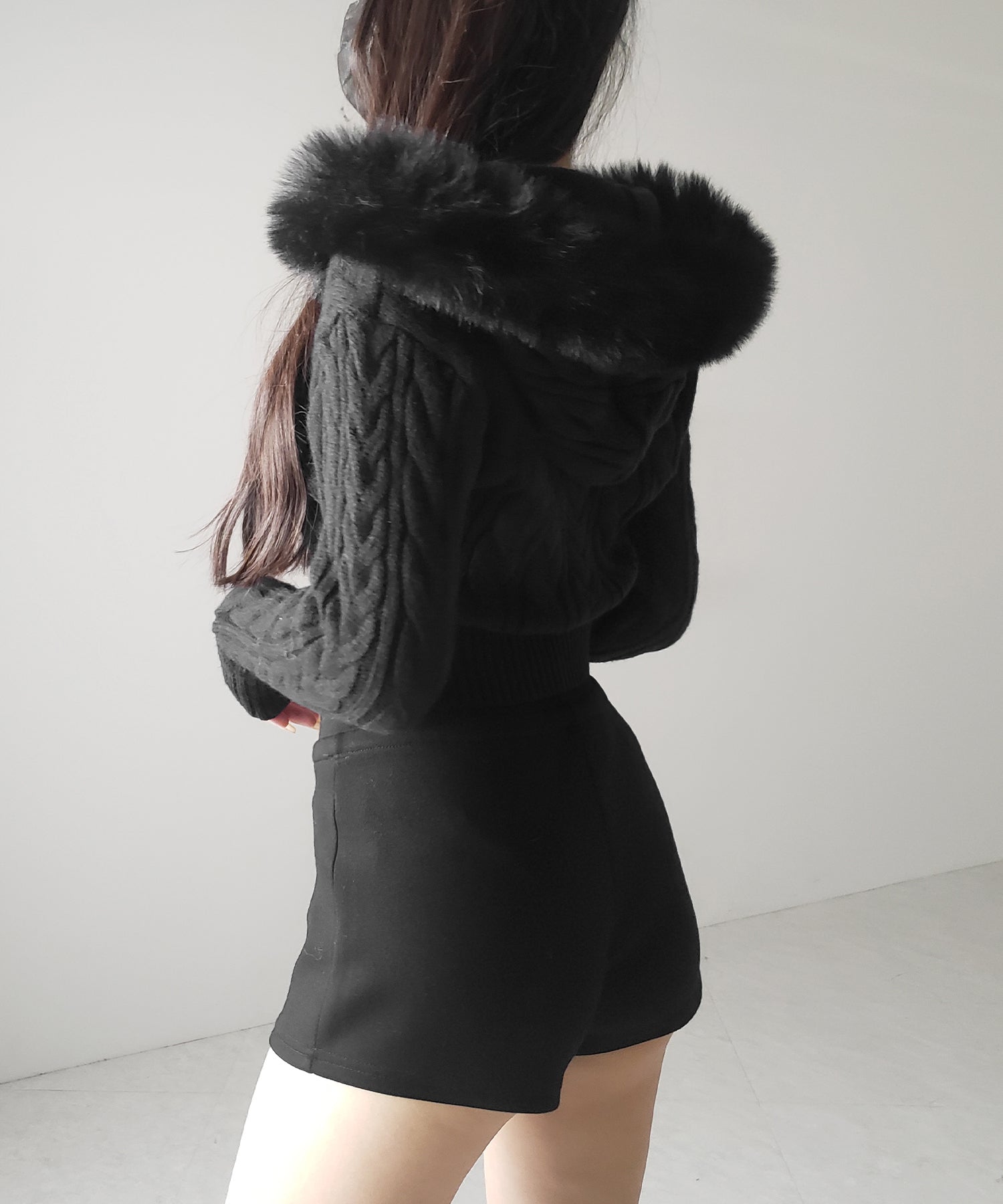 ファーフーディダブルジップショートニットパーカー ／ Fur hooded double zip short knit hoodie